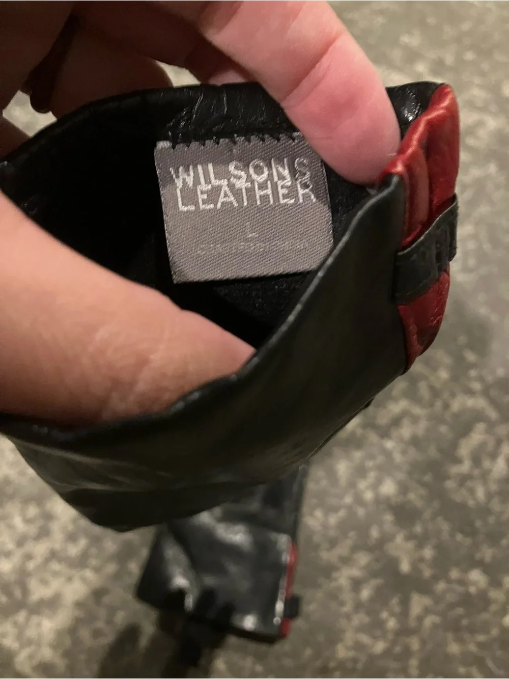 Vintage 90’s Wilsons Leather Black Leather Gloves with Red Accent